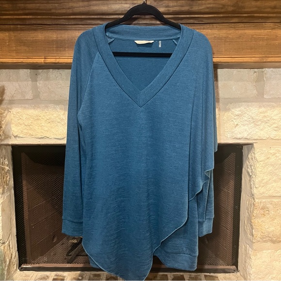 Soft Surroundings Madeline Long sleeve asymmetrical Tunic Top - Picture 2 of 9